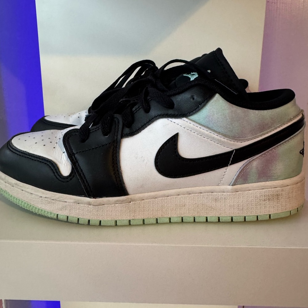 Nike Black and White Sneakers with teal bottoms